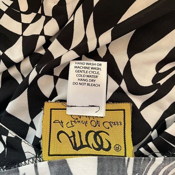 A Touch of Class Clothing Women S/M Tunic Top Black White Abstract Print Stretch - Picture 11 of 11